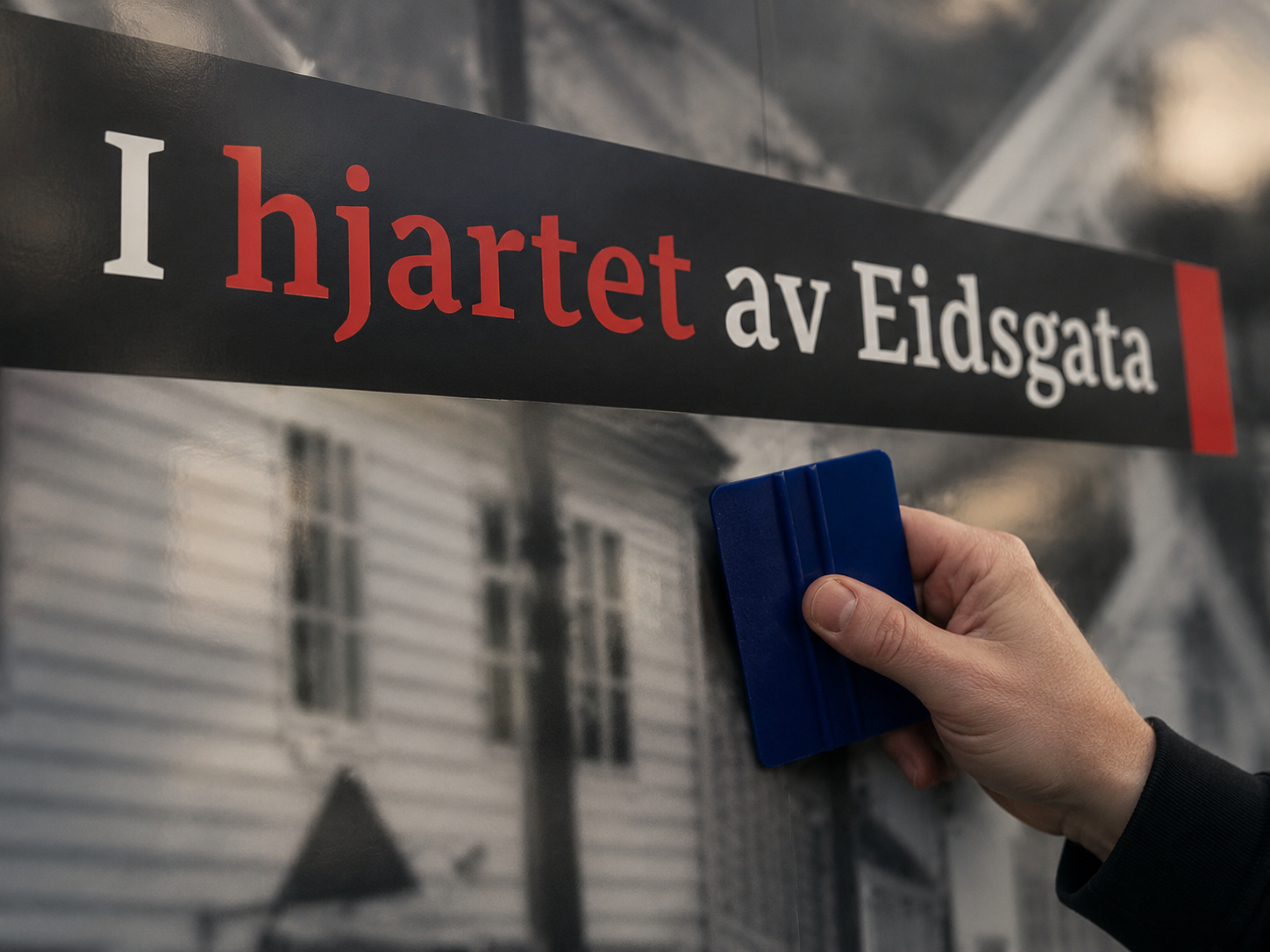 Fasade dekor folie — Totland Bokhandel | Pønske AS