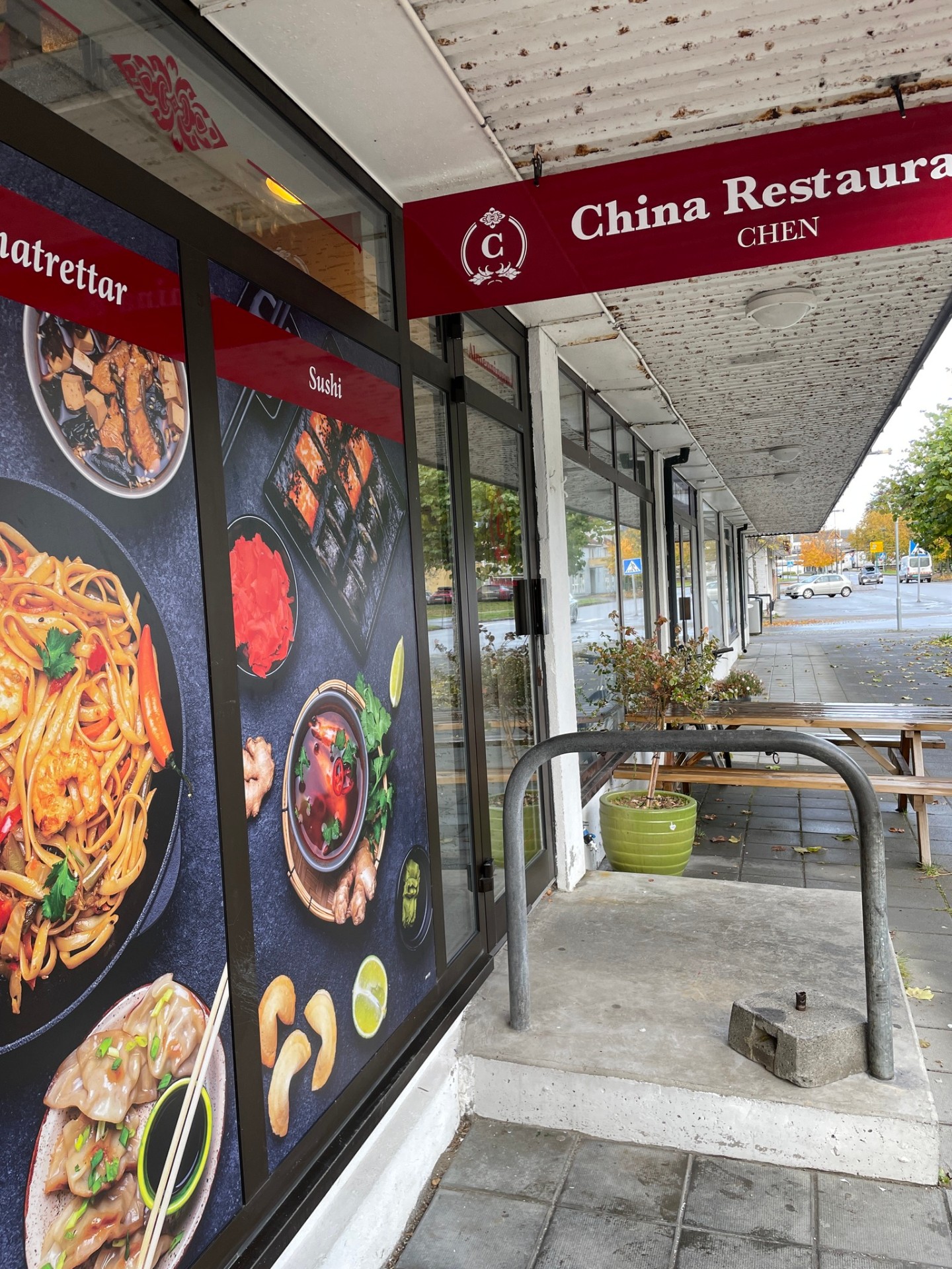 Detalj — vindusfolie med matbilder