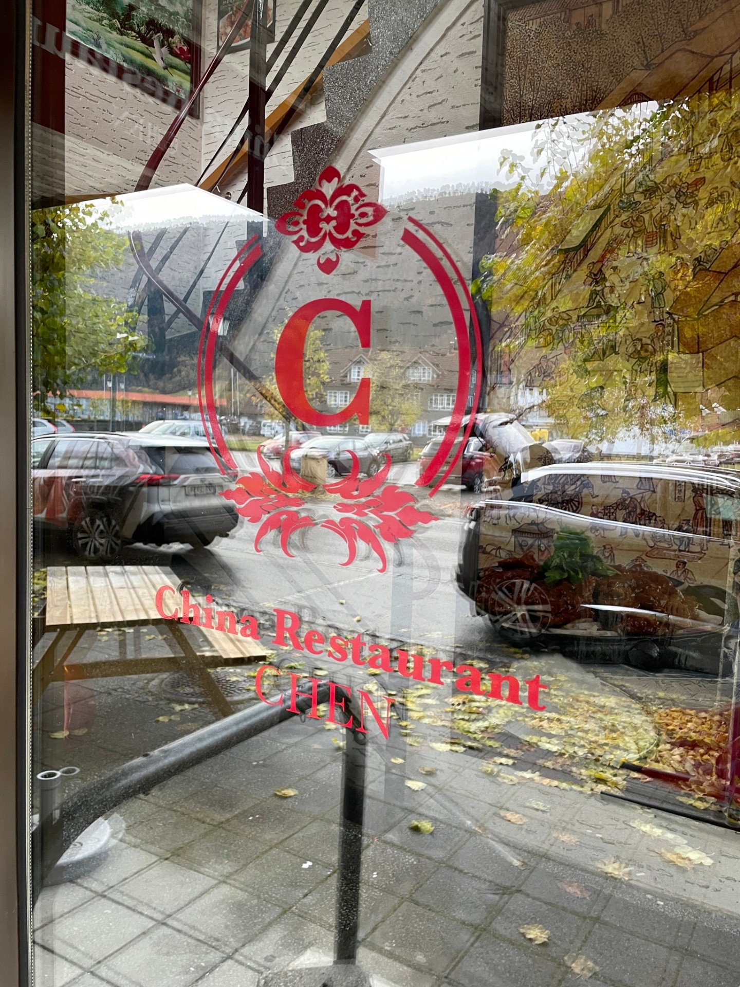 Logo-folie på vindu